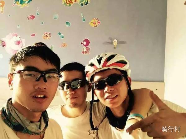 9男4女<strong></p>
<p>Kmex</strong>，骑行1900km！