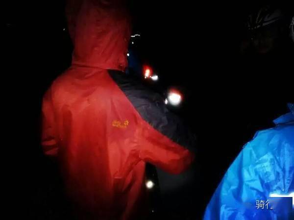 9男4女<strong></p>
<p>Kmex</strong>，骑行1900km！
