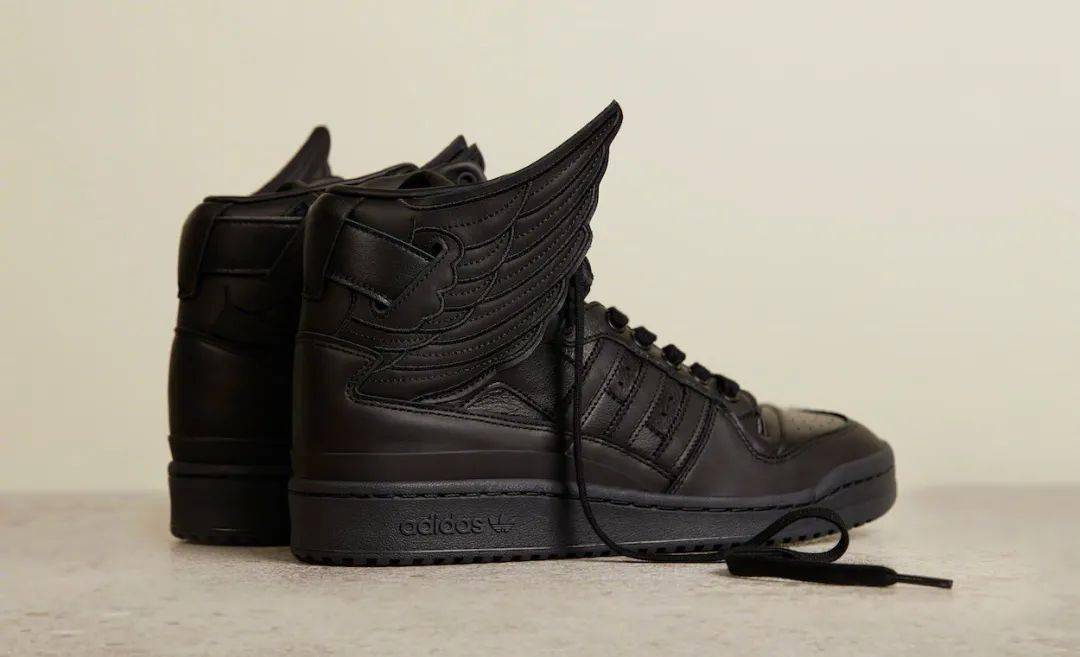 今日播报 | 蔓越莓Dunk Hi曝光<strong></p>
<p>Dididu</strong>！adidas“翅膀鞋”即将发售！