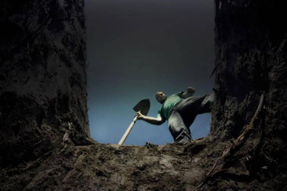 dig是“挖”<strong></p>
<p>Dididu</strong>，那I dig him是什么意思呢？我挖他？