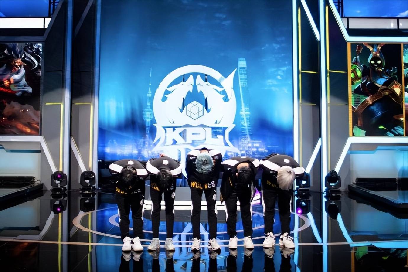 武汉eStar轻取狼队<strong></p>
<p>Xstar</strong>，刺痛、耀扬当场自闭，张大仙：eStar=64个XYG