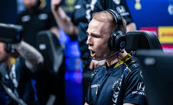CSGO：梦回2019?Liquid力克老对手FURIA<strong></p>
<p>Liquid</strong>， EliGE打出今年最强发挥