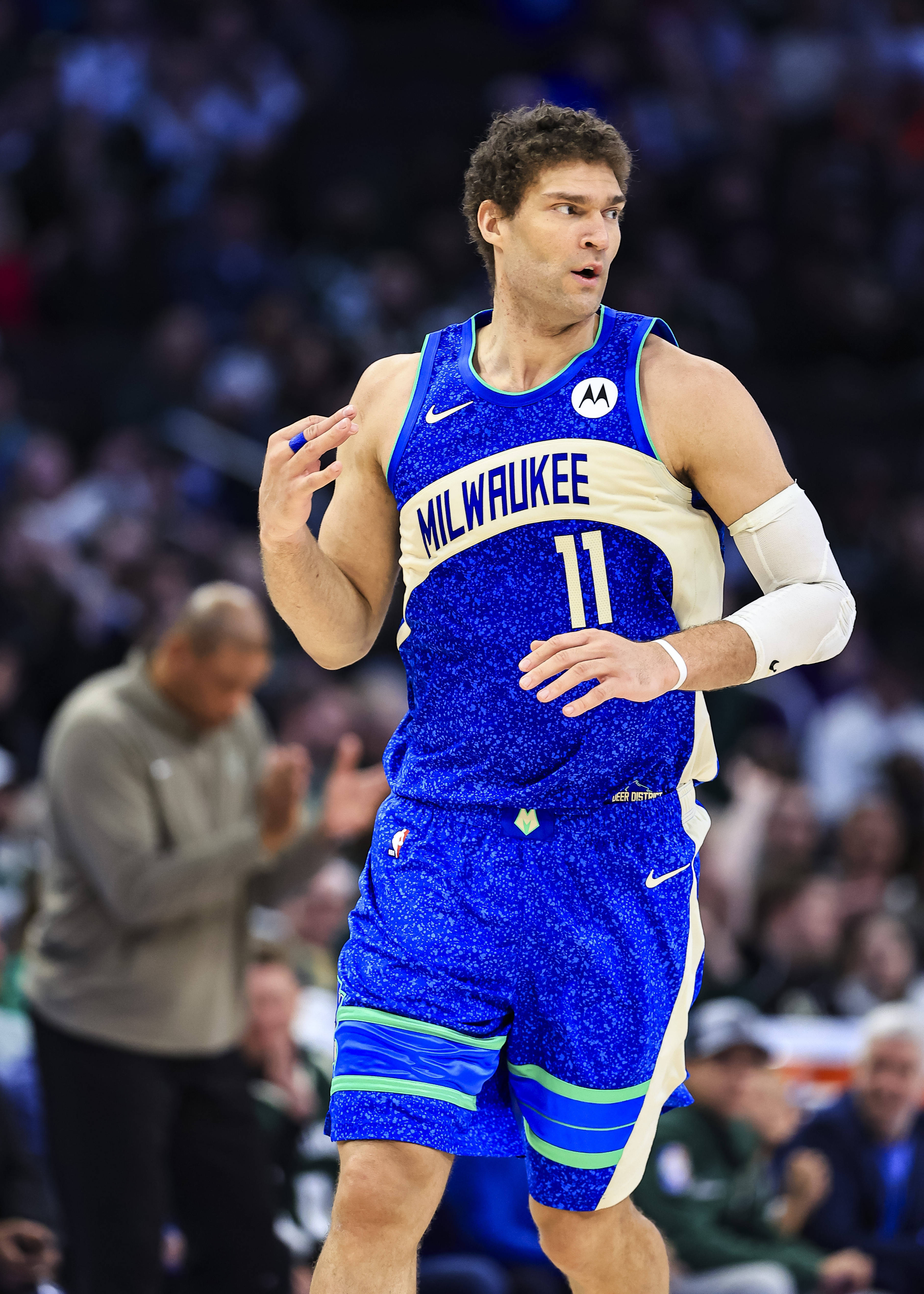 篮球——NBA常规赛：雄鹿胜篮网