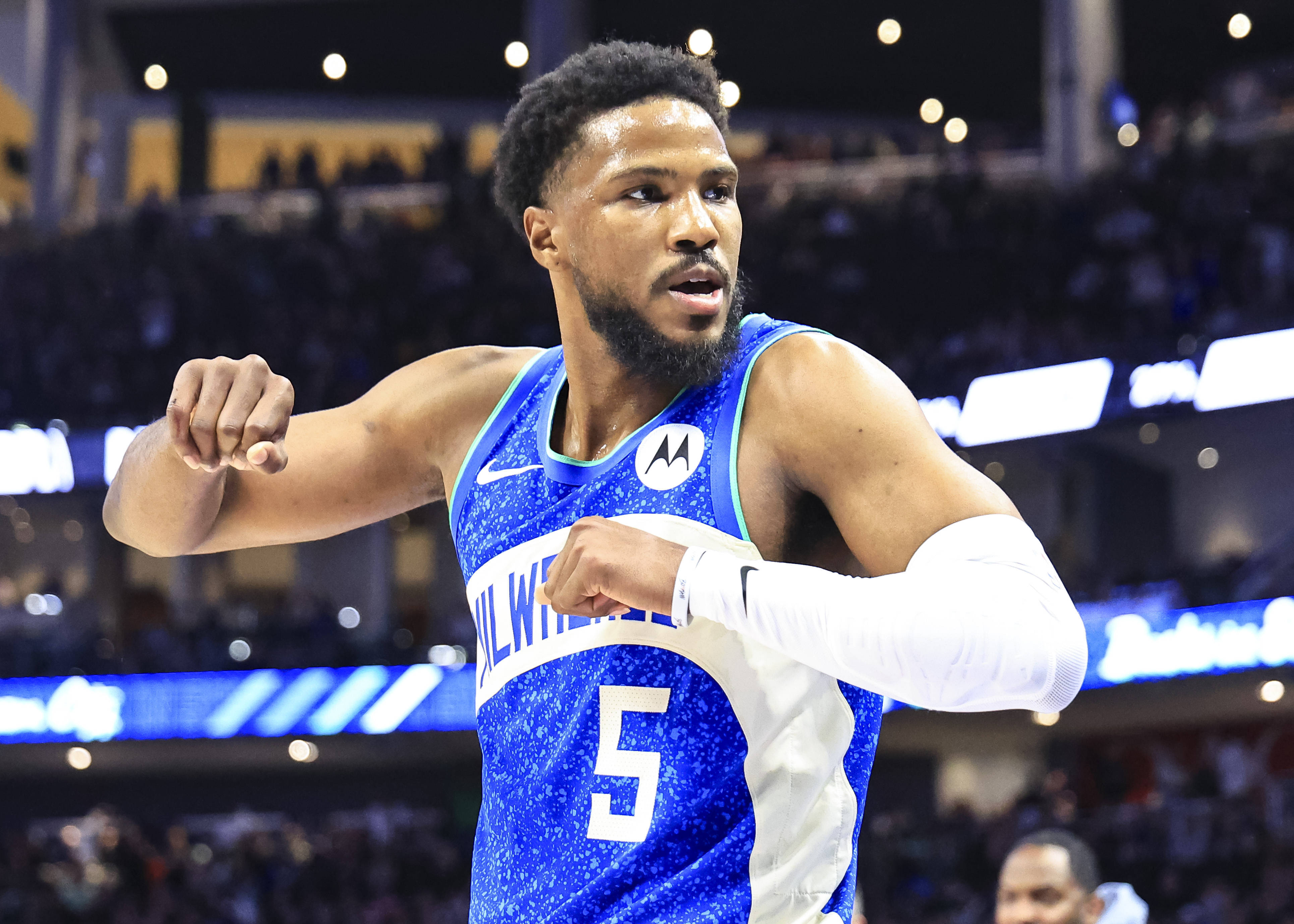 篮球——NBA常规赛：雄鹿胜篮网