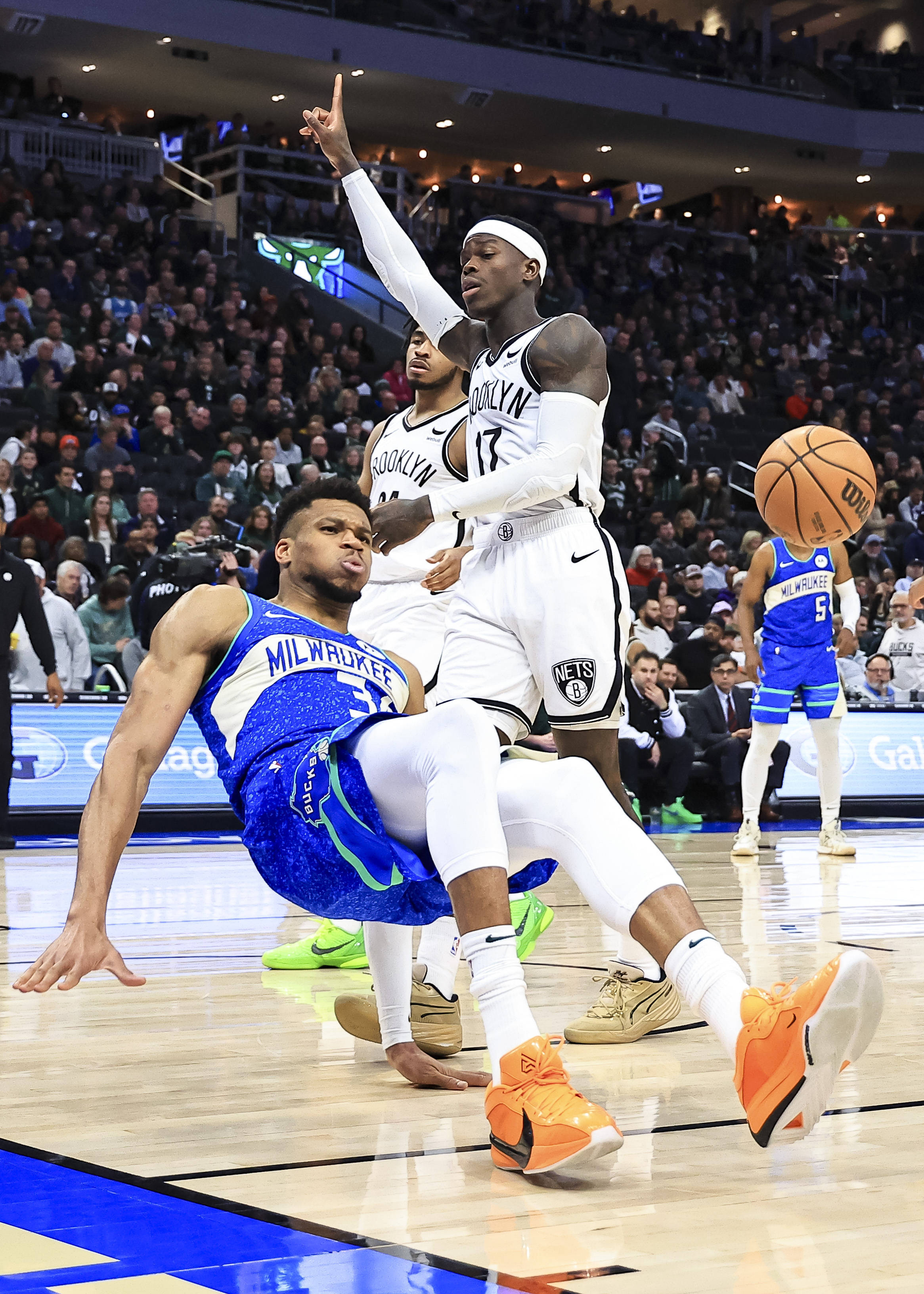 篮球——NBA常规赛：雄鹿胜篮网