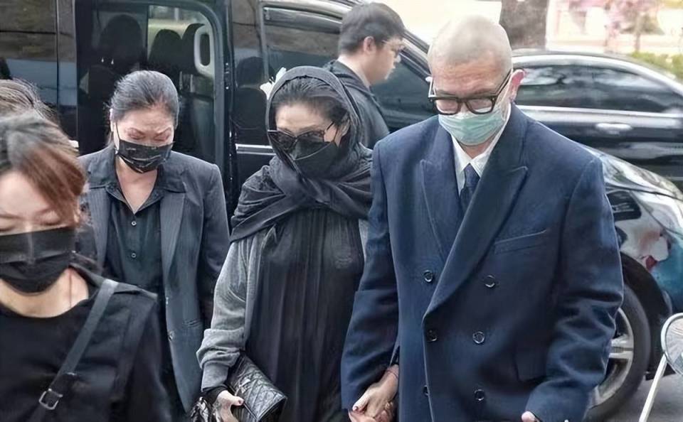网传大S以侵害债权将汪小菲提告<strong></p>
<p>芙蓉币网</strong>，索赔2亿人民币，台湾网友都忍不住了