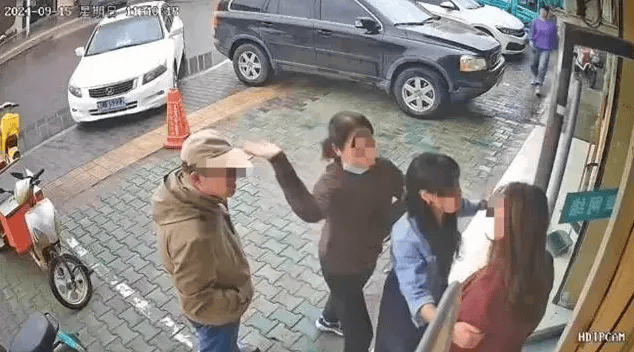 公职夫妻因挪车将女子打骨折<strong></p>
<p>炒币的app</strong>，想40万私了？通报来了