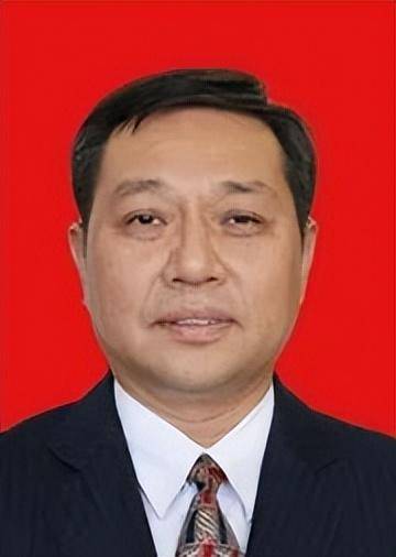 大学原党委书记<strong></p>
<p>巴币特</strong>，任市委书记！