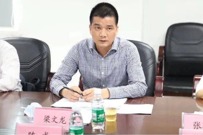 她任深圳一区司法局局长<strong></p>
<p>巴币特</strong>，曾任区委政法委副书记