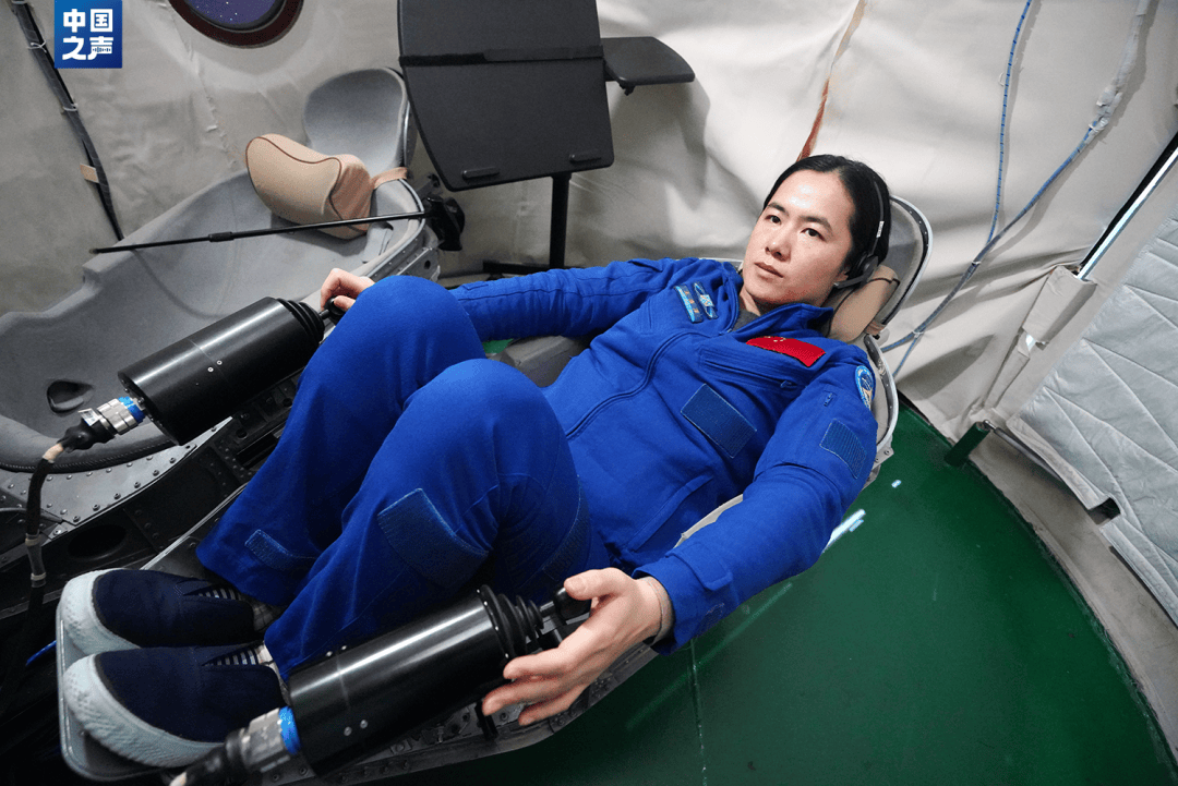 杨利伟飞天时王浩泽还在上初中<strong></p>
<p>嗨币网</strong>！90后女航天员：没有什么事情是女孩子不能做的