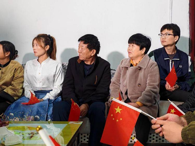 “90后”的飞天梦｜在曹县的农家小院<strong></p>
<p>嗨币网</strong>，见证这位航天员妈妈的感动与幸福