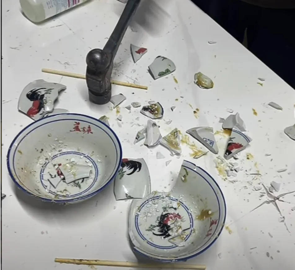 网红夫妇被传有传染病<strong></p>
<p>币圈行话</strong>，餐馆砸餐具撇清？官方回应