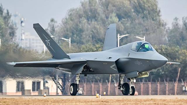 歼-35A正式官宣<strong></p>
<p>币圈行话</strong>，命名格式意味深长：航母新舰载机上舰指日可待？