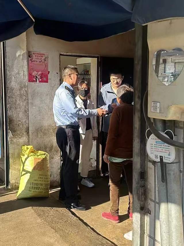 江苏一地多位村民称送自种菜籽到油坊榨油变“臭油”<strong></p>
<p>淘金矿场app</strong>，期盼职能部门查明真相