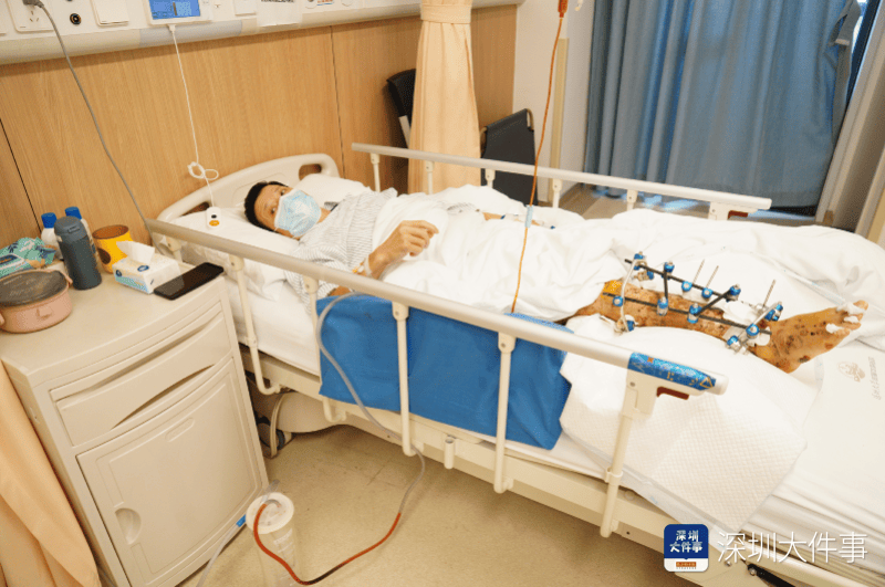 失血过半！深圳男子被三四百斤模具砸到<strong></p>
<p>淘金矿场app</strong>，医生全力抢救