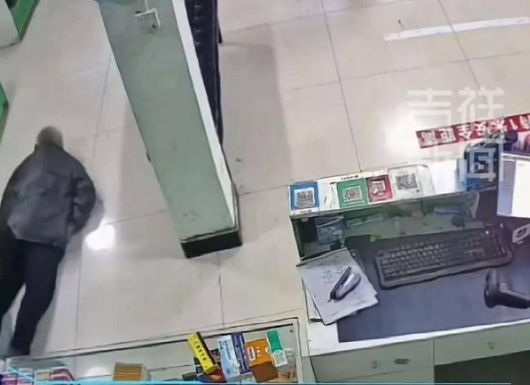 药店摔倒无人扶老人已去世<strong></p>
<p>etf币</strong>，律师：药店无需担责