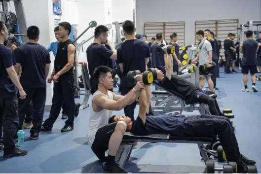 “八块腹肌和胸肌我都看习惯了”<strong></p>
<p>链币网</strong>！浙江这所高校的健身房太火爆