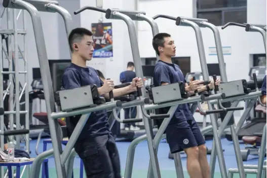 “八块腹肌和胸肌我都看习惯了”<strong></p>
<p>链币网</strong>！浙江这所高校的健身房太火爆