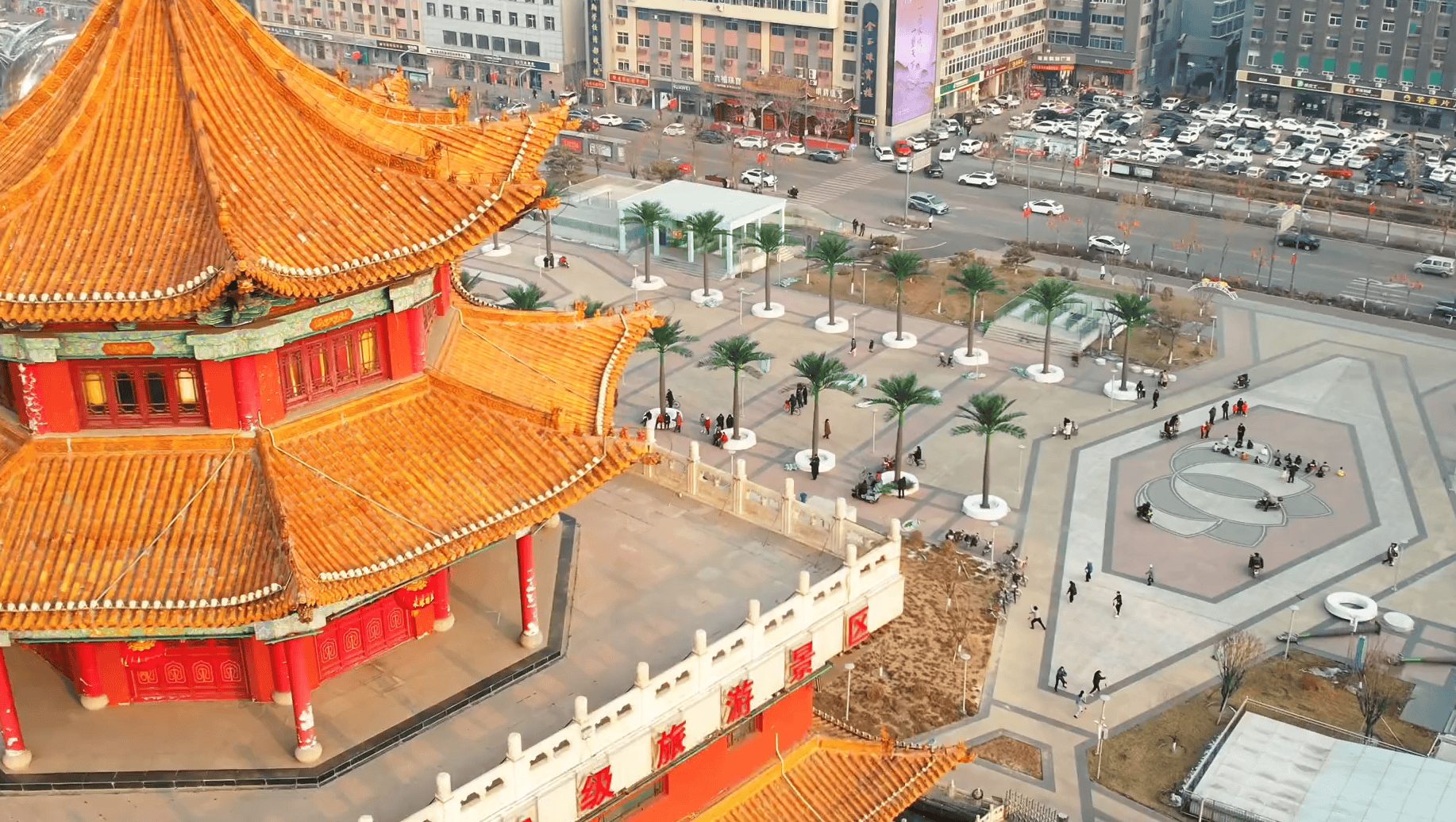 县政府门前广场花1305万建设仿真椰子树、雕塑等<strong></p>
<p>上币精品网</strong>，中央点名通报后，仿真椰子树连夜拆除