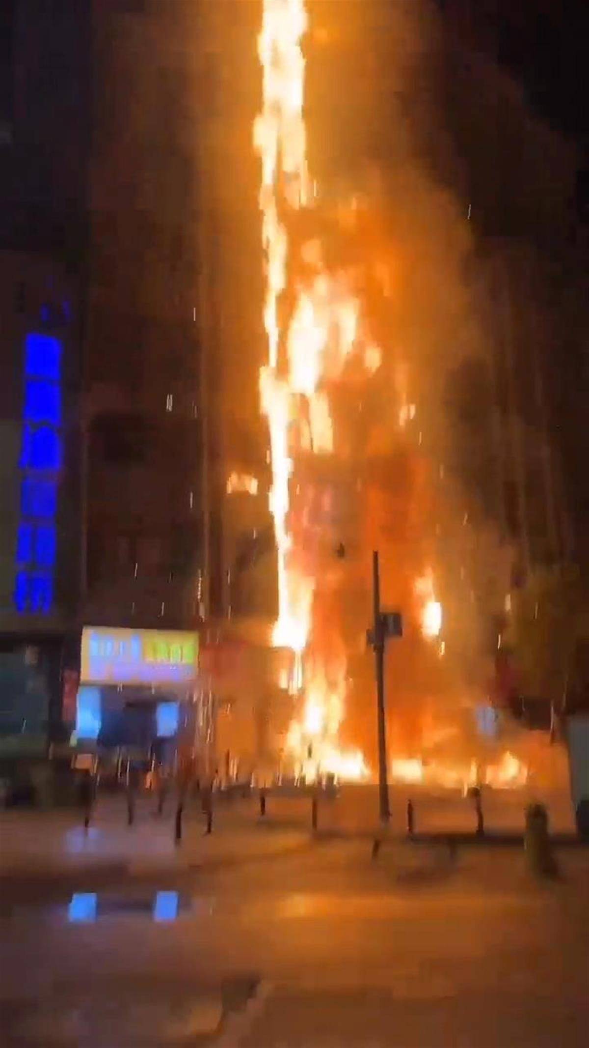 重庆南岸区一楼房深夜起火<strong></p>
<p>炒币软件有</strong>，消防救出9人其中1人受伤