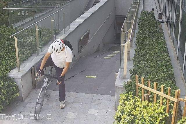 万元自行车没锁？偷车贼得手后狂飙17公里<strong></p>
<p>币圈论坛社区</strong>，因为⋯⋯
