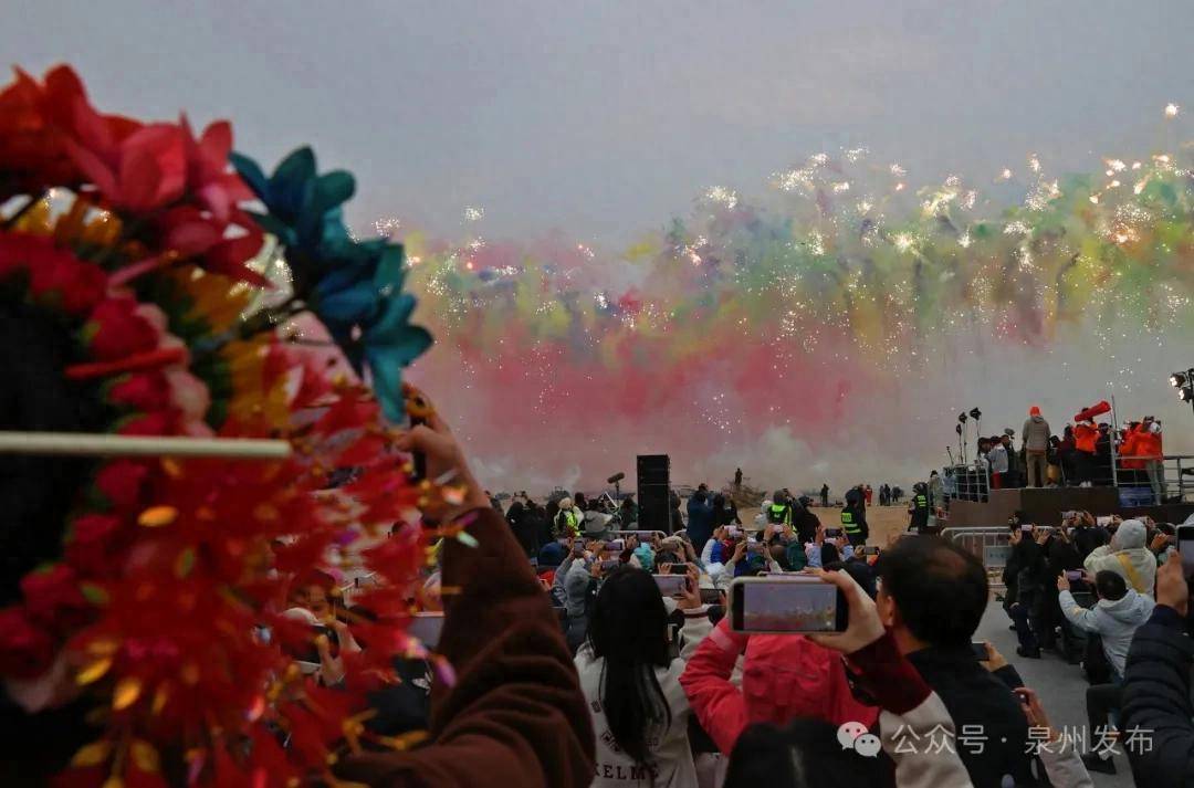 蔡国强烟花秀大量无人机坠海<strong></p>
<p>蜜蜜币</strong>，网友直呼遗憾，本人回应