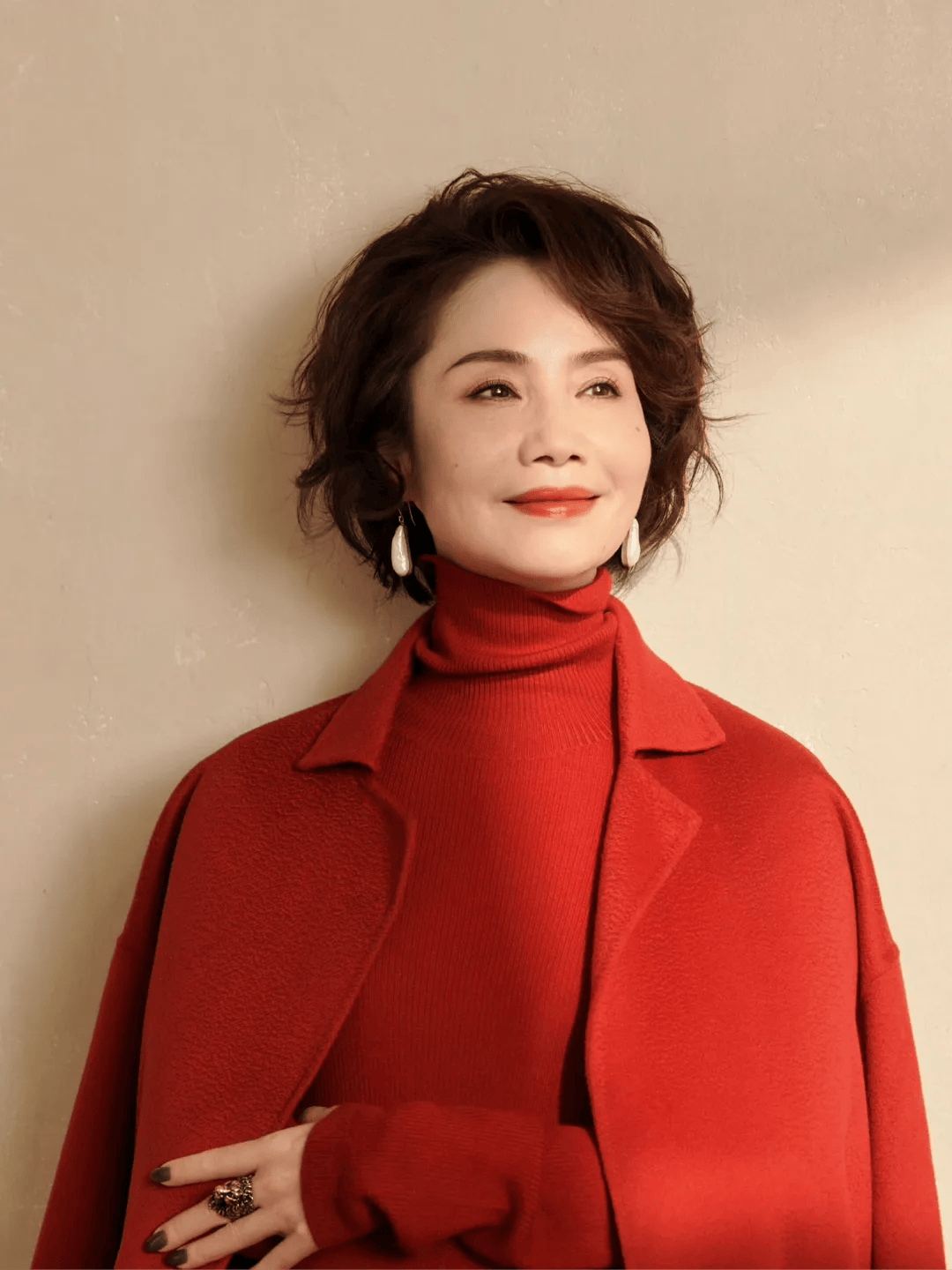 前央视知名主持人<strong></p>
<p>炒币破产</strong>，转行当演员