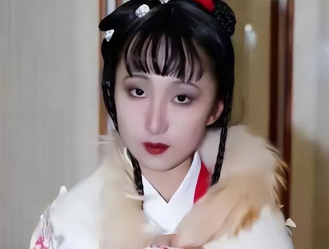 17岁少女神似林黛玉<strong></p>
<p>扣币</strong>，艺考惊艳评委，网友惊呼：陈晓旭重生！