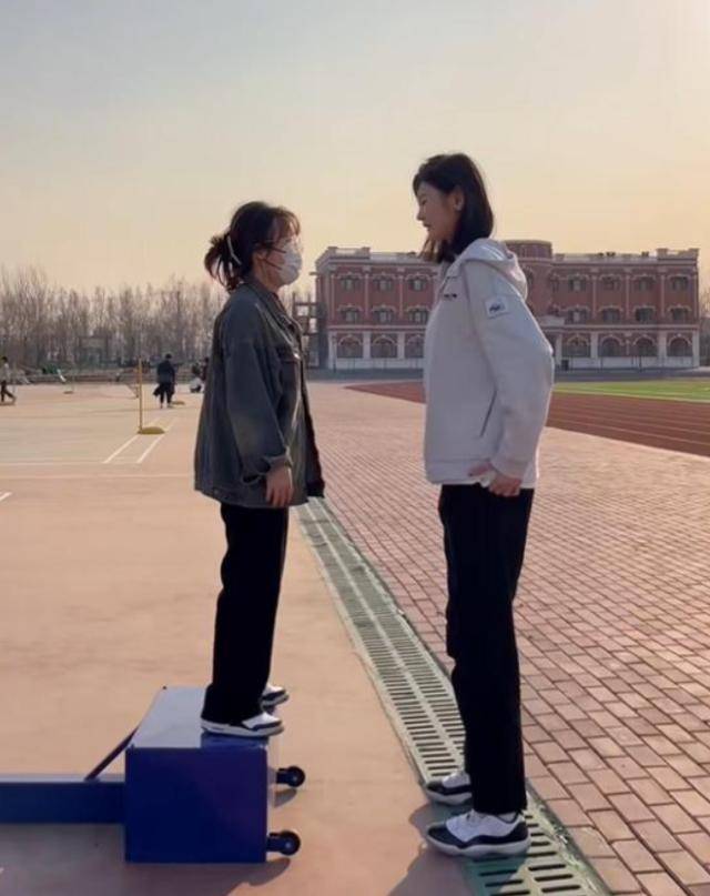 女孩身高2米26貌美如花<strong></p>
<p>td币</strong>，妈妈天天发愁：白长这么漂亮，没人敢追