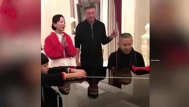 冯小刚直言：她太能装了<strong></p>
<p>新农币</strong>，永远红不了，就更别提拿奖了