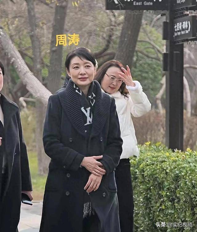 周涛来邯郸<strong></p>
<p>炒币的网站</strong>，出圈的竟然是旁边的鸡窝头讲解员，周涛：孩子刚睡醒