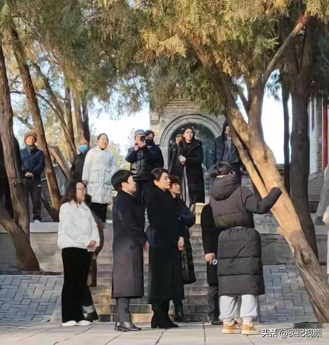 周涛来邯郸<strong></p>
<p>炒币的网站</strong>，出圈的竟然是旁边的鸡窝头讲解员，周涛：孩子刚睡醒