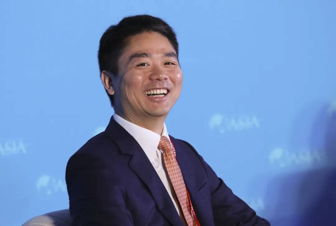 多位老师回应“刘强东发10万现金”<strong></p>
<p>币金网</strong>，师生旧合照曝光
