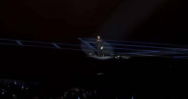 刘德华演唱会实录：表演滑跪失败<strong></p>
<p>币圈新秀</strong>，甄子丹舒淇任达华台下蹦迪