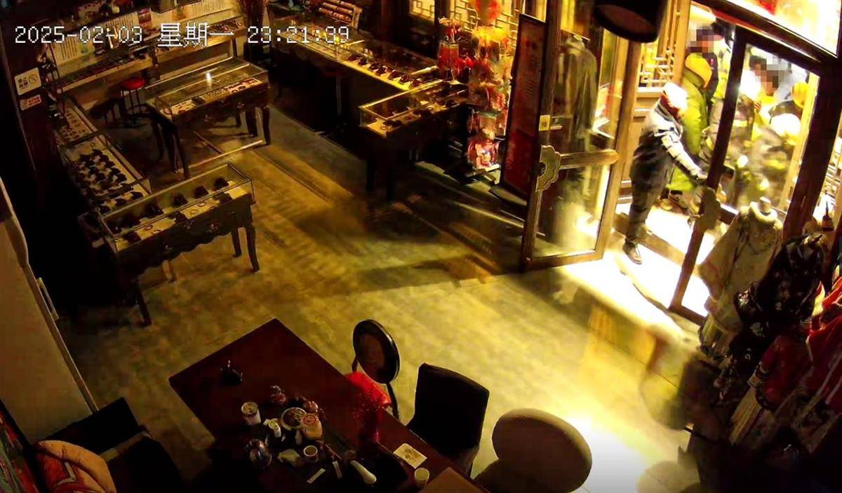 大同官方核查“店铺被撬锁开灯”事件<strong></p>
<p>炒币总结</strong>，律师：撬锁入室涉嫌违法，且滥用行政权力