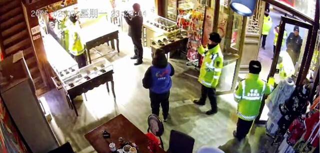 大同回应“撬锁开灯”：执行有问题<strong></p>
<p>炒币线视频讲解</strong>，亮灯系倡议而非强制