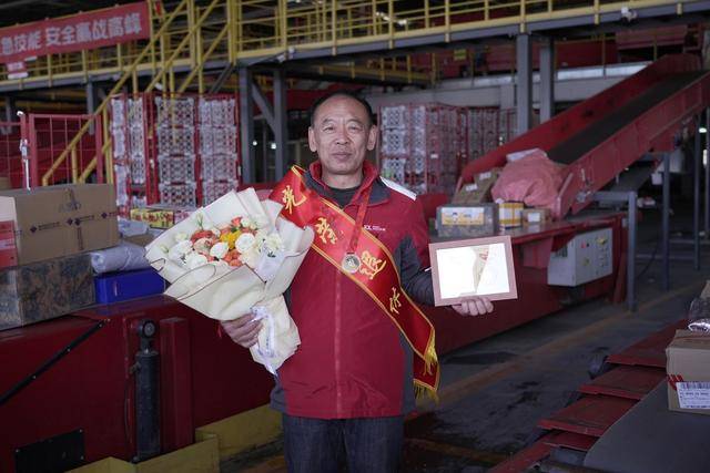 5390元！京东快递分拣员首笔养老金到账<strong></p>
<p>上币保证金</strong>，北漂20年在北京退休
