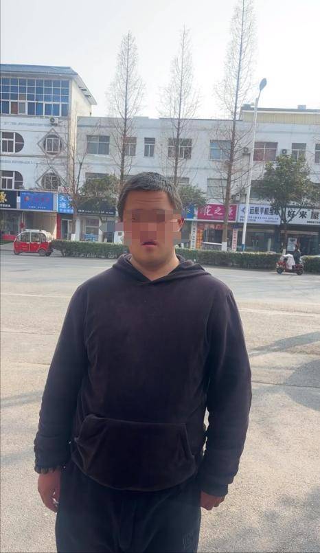 山东一单亲妈妈直播间阻止网友辱骂“唐宝”少年遭上门殴打<strong></p>
<p>重庆炒币群</strong>，警方：已受理案件，正调查