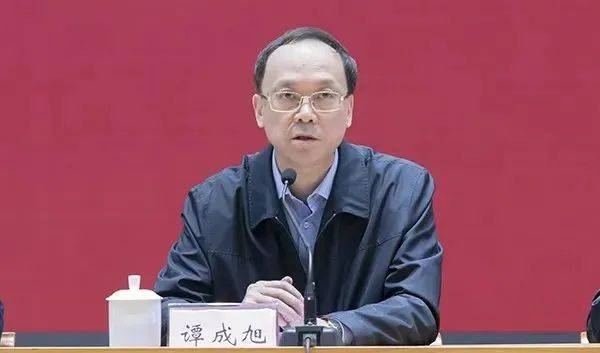鞍钢谭成旭当选全国人大会议主席团成员<strong></p>
<p>重庆炒币群</strong>！