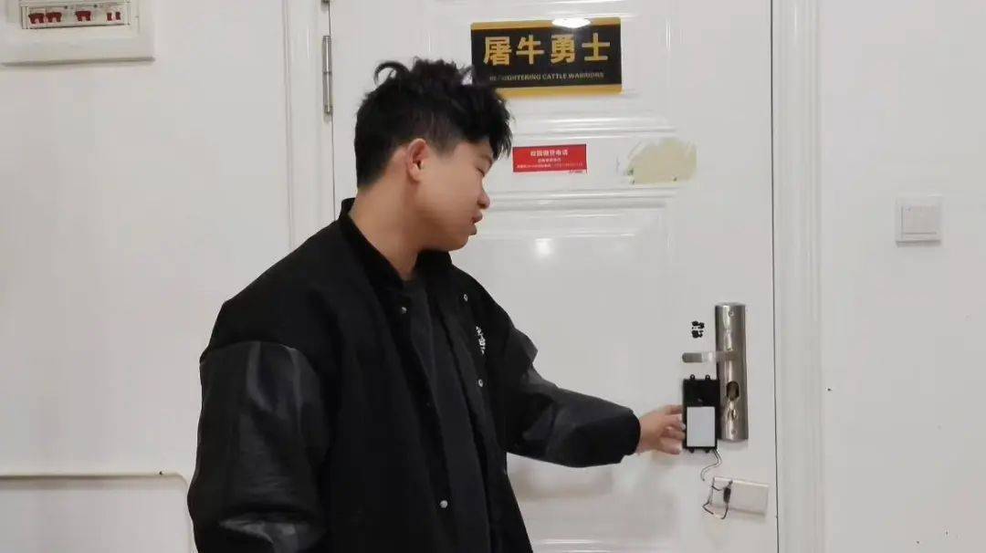 这室友靠谱！长沙一学生花80元为宿舍自制指纹锁：从小喜欢捣鼓<strong></p>
<p>高频炒币软件</strong>，做出来感觉特别爽