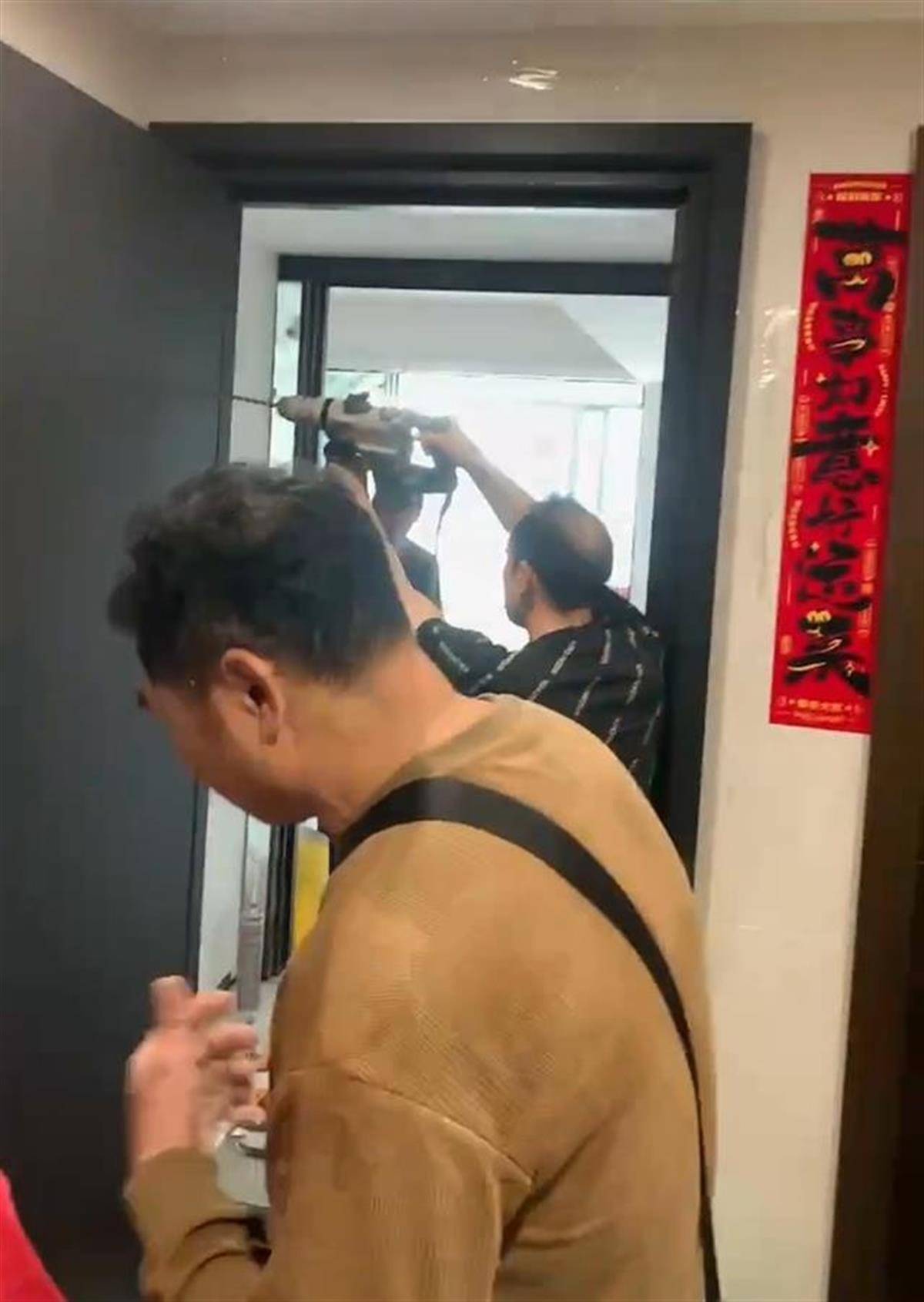佛山一小区有人疑似装修“骨灰房”<strong></p>
<p>币圈生存指南</strong>，警方已介入，律师：邻居们可起诉侵权