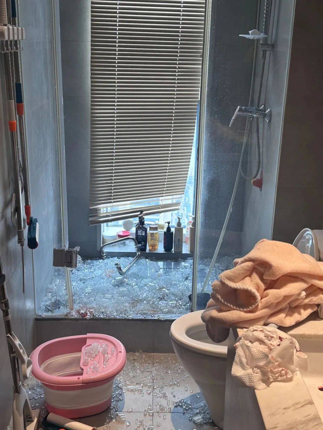 洗澡时突然爆炸<strong></p>
<p>弱打币</strong>，女子手筋断裂，多处缝针……家里有它快自查