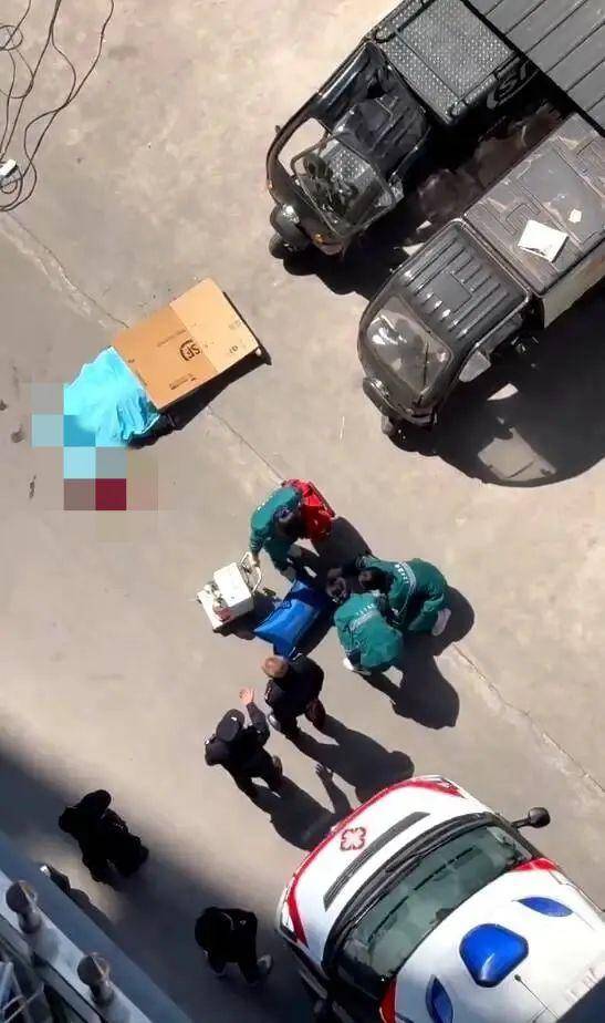 小区高空坠物砸死快递员<strong></p>
<p>烙印币</strong>，四川巴中警方通报：2人被刑拘