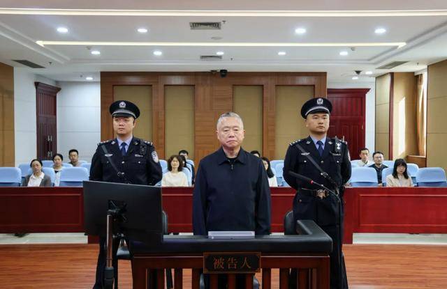 曾任“湄公河惨案”专案组组长的刘跃进受审：被控受贿1.21亿余元<strong></p>
<p>和字币5</strong>，受贿时间跨度近30年