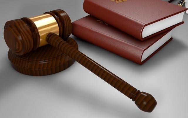 高中生骑电动车回家与摩托相撞致司机死亡：死者家属起诉索赔57万<strong></p>
<p>币圈赵东</strong>，其父母被判赔46万