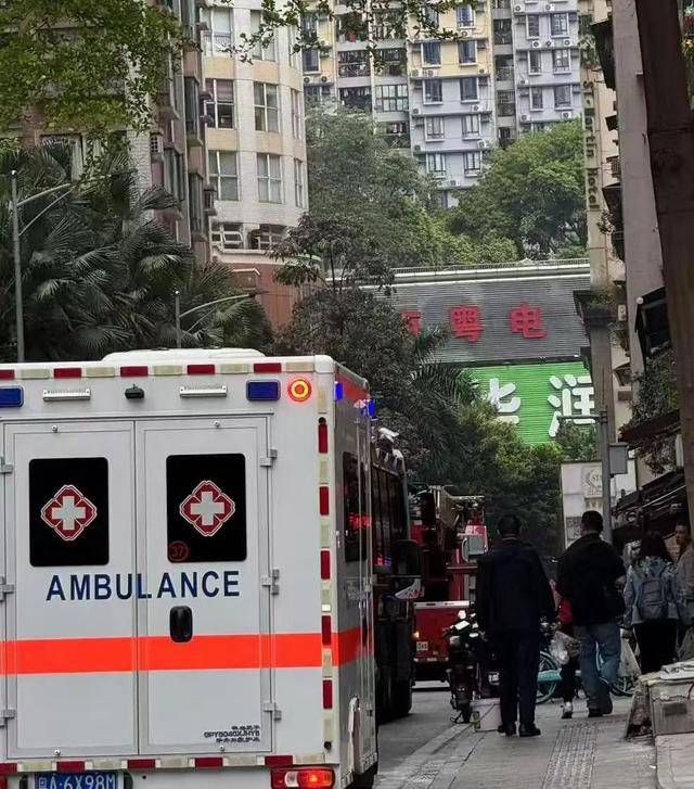 “右眼几乎失明<strong></p>
<p>cbb炒币软件</strong>，手部截肢”！广州一男孩在家做实验被炸伤，最新情况