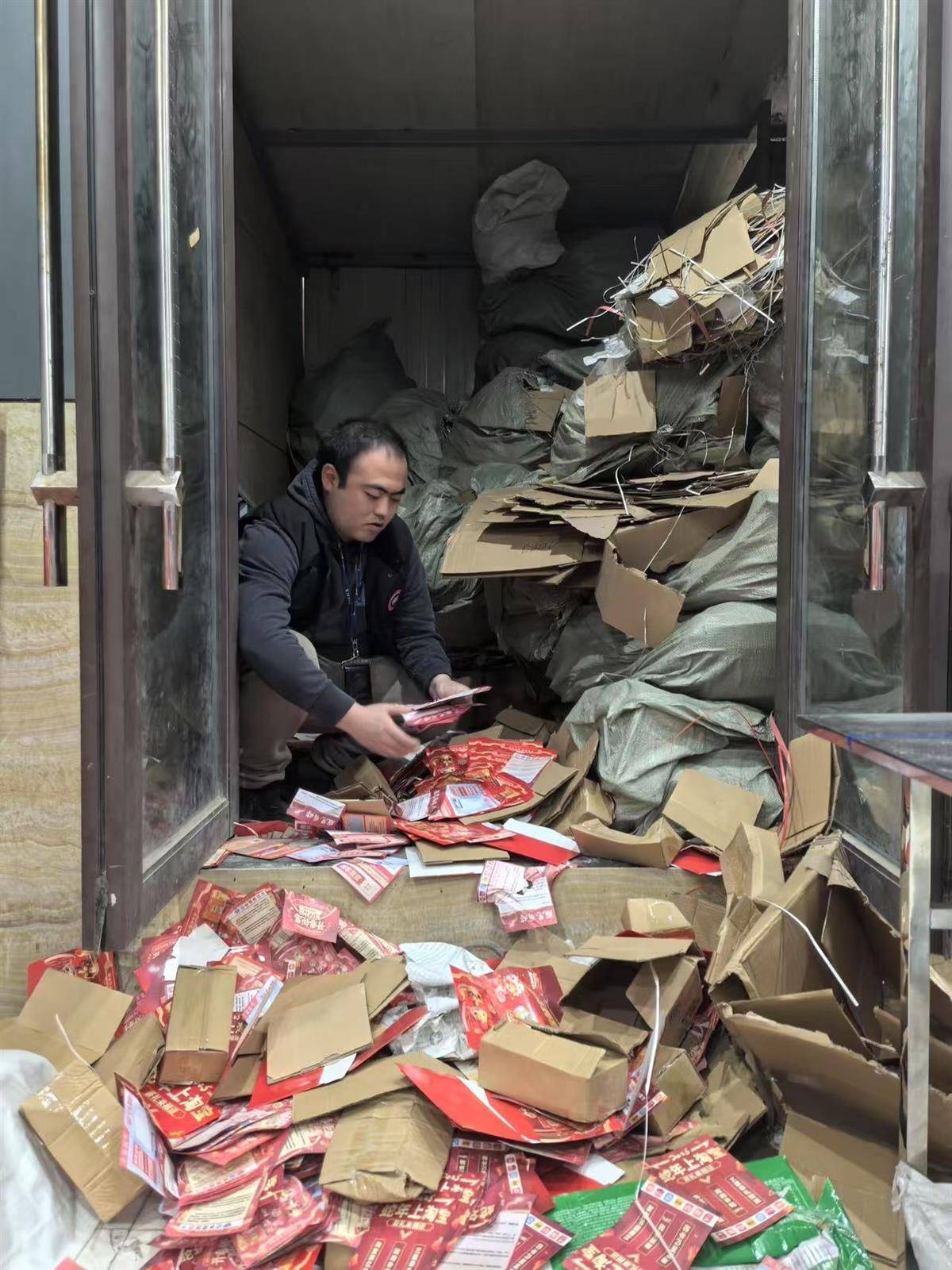 他发出的81万件快递全是电诈卡片<strong></p>
<p>币圈生态图</strong>！武汉江岸警方破获特大诈骗案