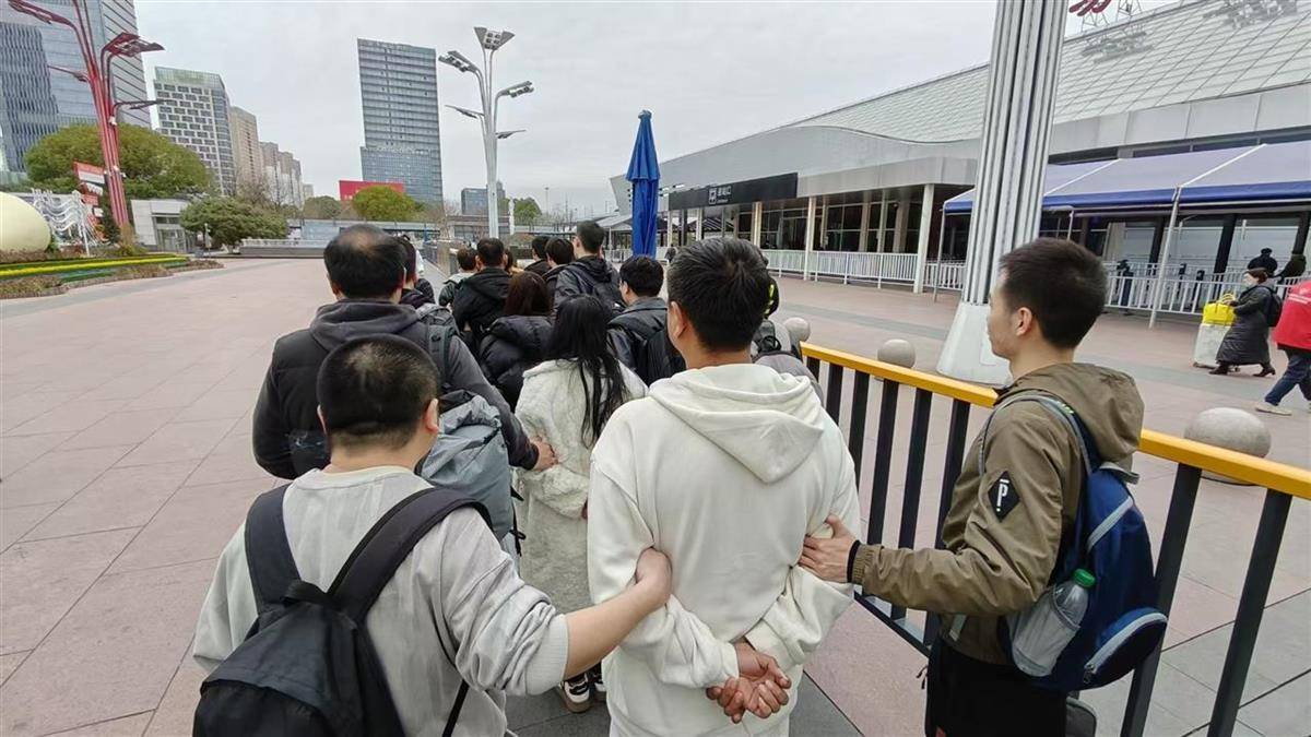 他发出的81万件快递全是电诈卡片<strong></p>
<p>币圈生态图</strong>！武汉江岸警方破获特大诈骗案