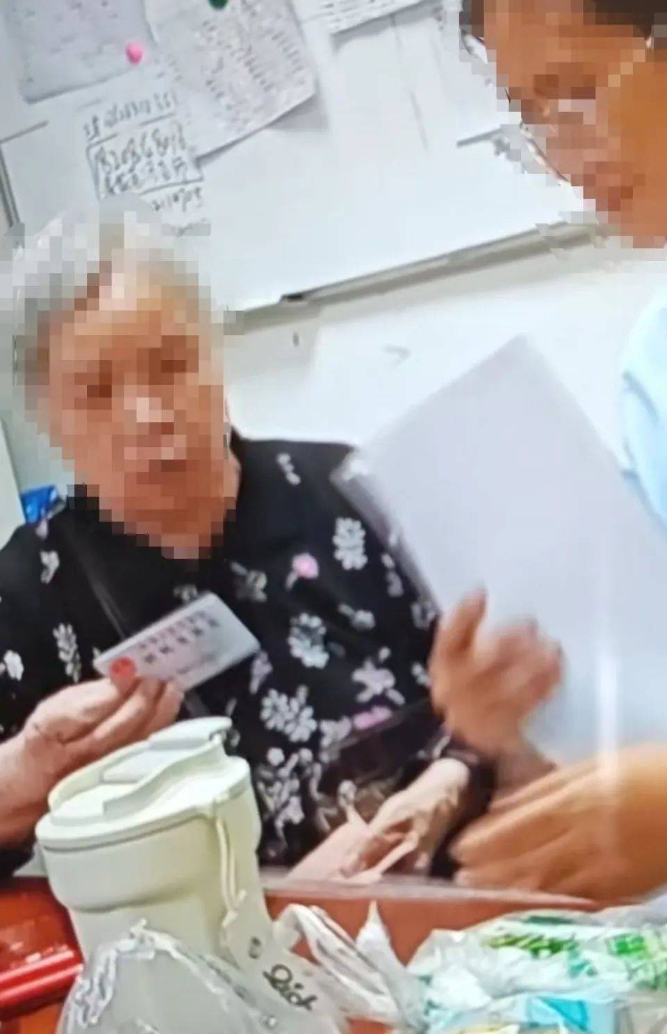 84岁老太被大女儿带出养老院<strong></p>
<p>币圈生态图</strong>，取光40万存款！小女儿：养老院应担责