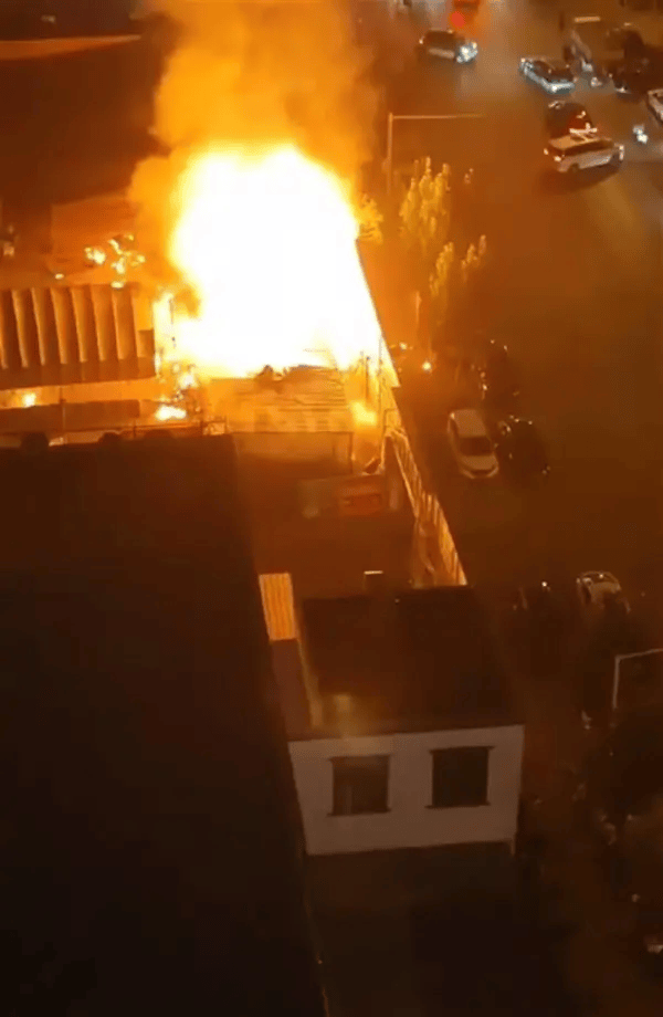 郑州一夜市发生多次爆炸<strong></p>
<p>c币交易</strong>，消防：废弃饭店堆砌物起火